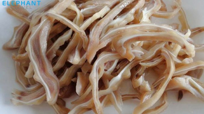 Thịt tai heo luộc cũng là nguyên liệu thay thế cho món bún mắm nêm